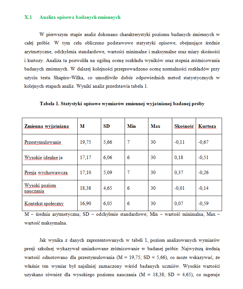 Fragment pracy: tabela statystyk opisowych ze średnimi, odchyleniami standardowymi, wartościami minimalnymi i maksymalnymi oraz skośnością i kurtozą, wraz z opisem pod tabelą